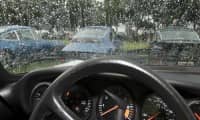 Ford Đà Lạt hướng dẫn mẹo nhỏ giúp chống mờ kính ôtô mùa mưa bão